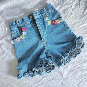 Vintage 80s / 90s denim shorts with frills and flowers 🪷
